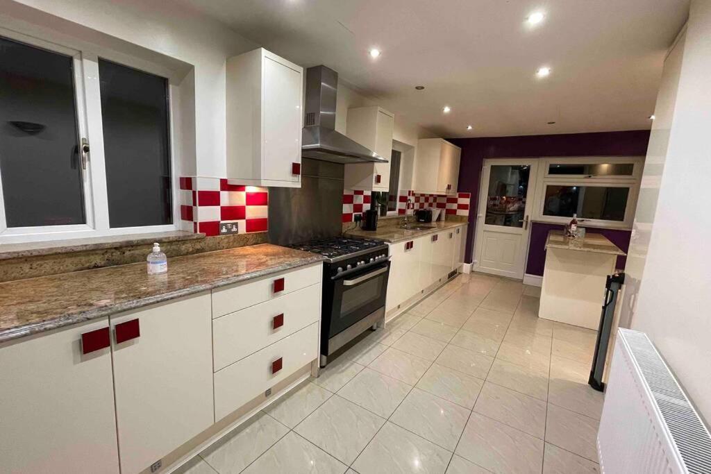 Detached Bungalow II Big Garden II Pet Friendly Villa Hednesford Luaran gambar